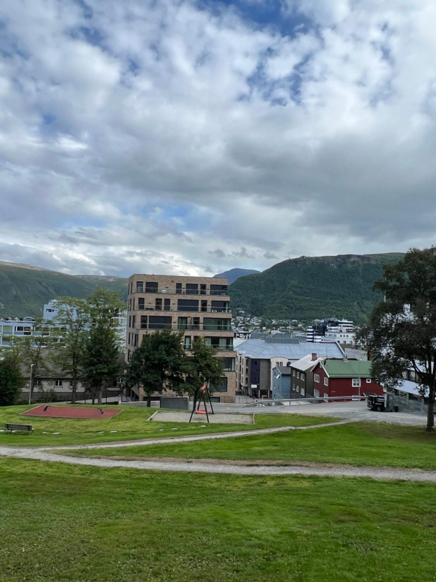 Luxury Apartment Downtown Tromso With 2 Bedrooms And 2 Bathrooms And Parking Esterno foto