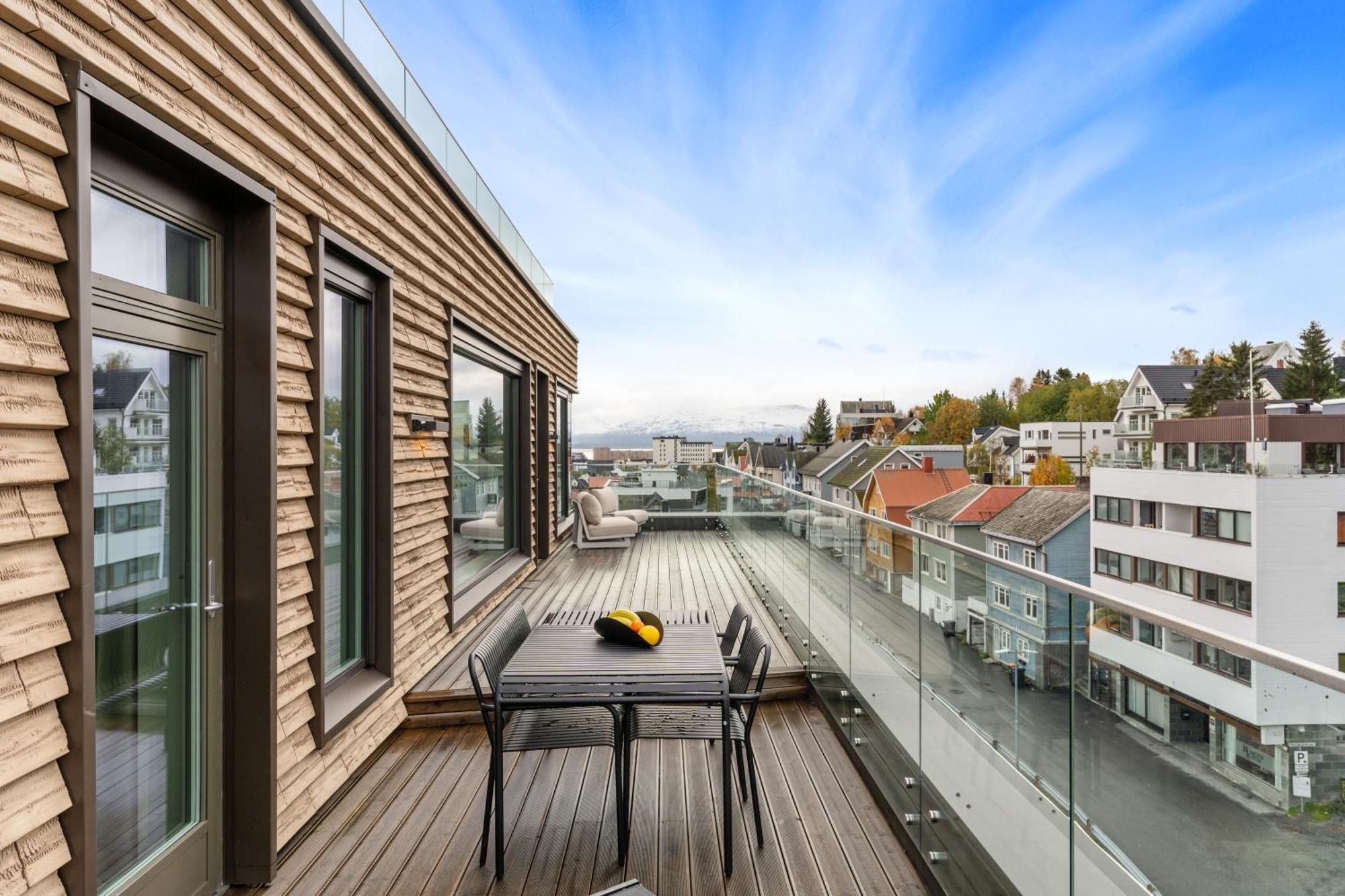 Luxury Apartment Downtown Tromso With 2 Bedrooms And 2 Bathrooms And Parking Esterno foto